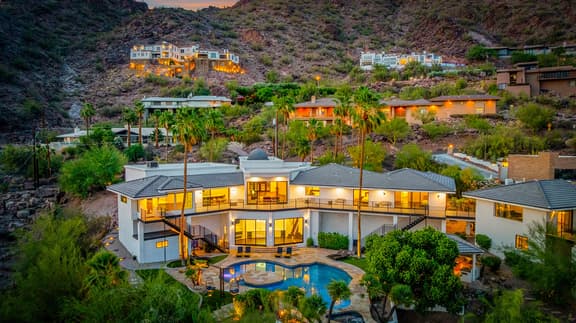 Manor on Valle Vista - Image 1